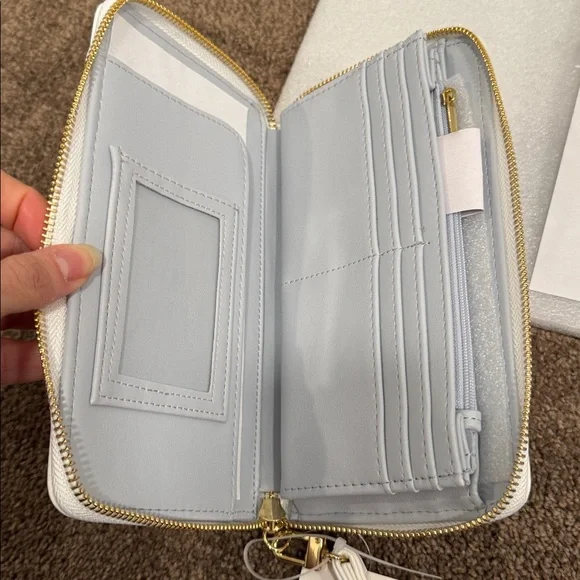 Betsey Johnson floral embroidered zip around wristlet wallet NWT - Picture 4 of 5